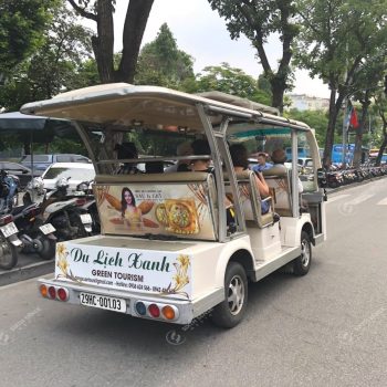 Quảng cáo trên xe ô tô điện khu vực Hồ Tây, Hà Nội
