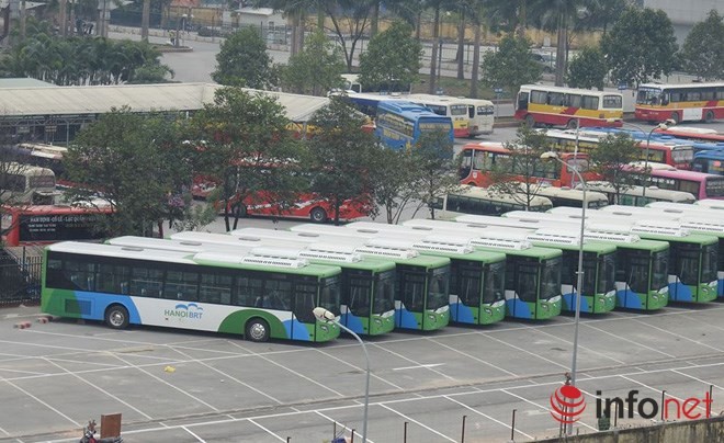 Ngắm dàn xe buýt nhanh hiện đại nhất Thủ đô chờ ngày lăn bánh
