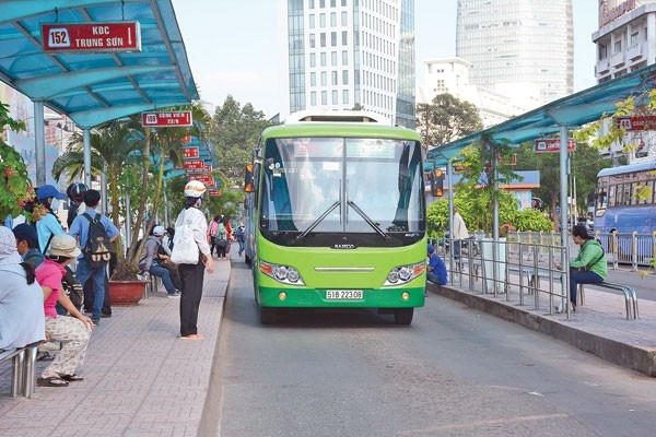 Năm 2017, TP HCM sẽ thay 850 xe buýt sử dụng nhiên liệu sạch CNG - Ảnh: Đỗ Loan