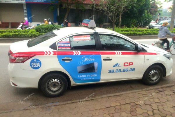 Quảng cáo điều hòa Midea trên taxi Group tại Hà Nội