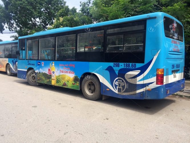 Dầu gạo Simply quảng cáo trên xe bus tại Hà Nội