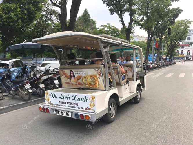 quảng cáo trên xe ô tô điện du lịch phố cổ Hà Nội