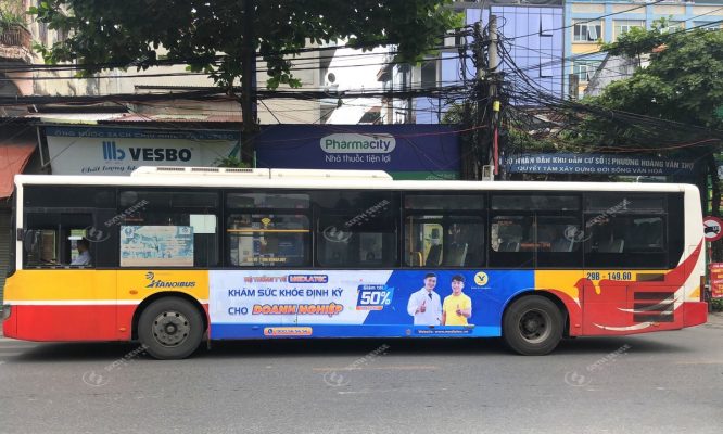 Quảng cáo trên thân xe bus tại Hà Nội cho Bệnh viện Medlatec