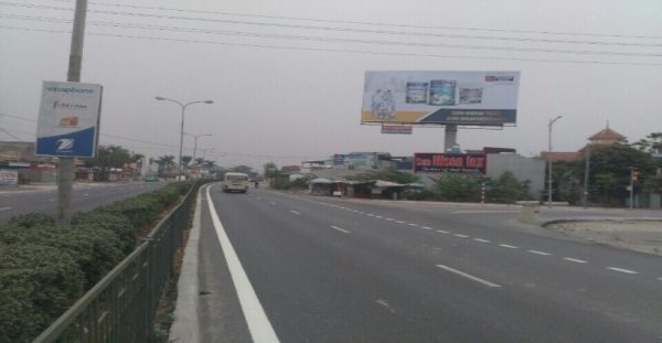 Billboard quảng cáo tại Đền Trần, Nam Định