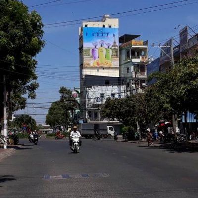 Billboard tại vòng xoay Hòa Bình, Trần Phú, Bạc Liêu