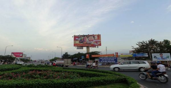 Billboard quảng cáo tại đường 30/3 cắt Nguyễn Văn Linh, Cần Thơ