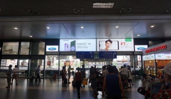 Màn hình LED quảng cáo tại Sảnh ga đến T1, sân bay Nội Bài, Hà Nội