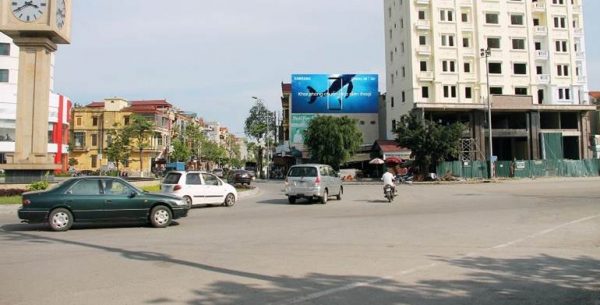 Pano ở Vòng xoay cột Đồng Hồ, ngã tư Nguyễn Trãi – Lý Thái Tổ, Bắc Ninh: