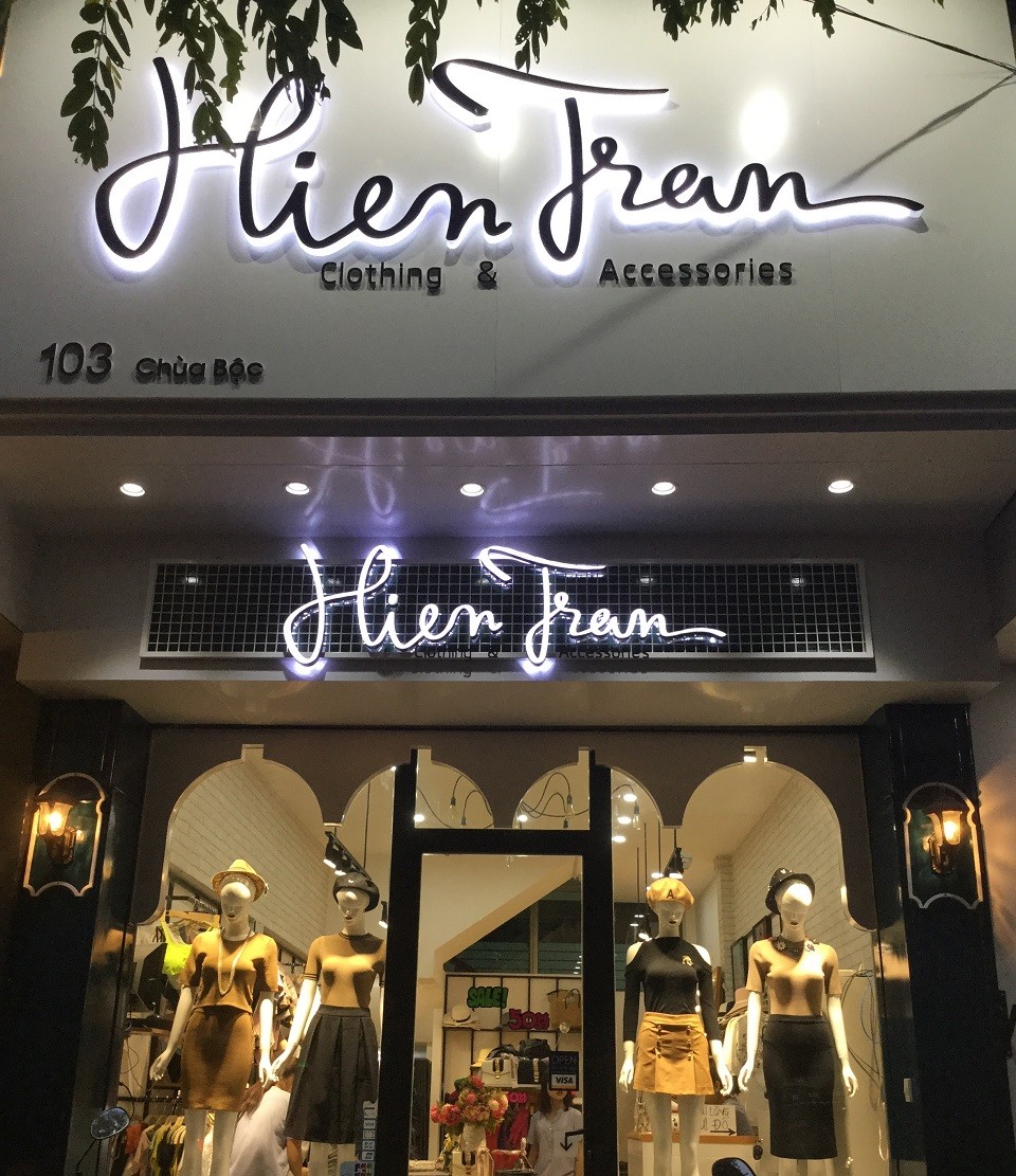 30++ mẫu biển quảng cáo đẹp cho shop quần áo, spa