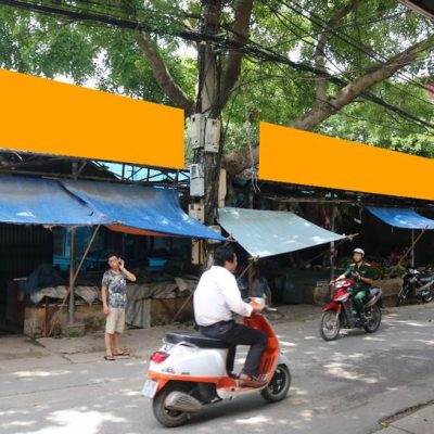 Biển quảng cáo ở chợ Tựu Liệt, Thanh Trì, Hà Nội