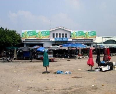 Biển quảng cáo tại Chợ Cái Nhum, Vĩnh Long