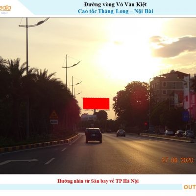 Billboard trên Đường cong Võ Văn Kiệt, Cao tốc Thăng Long - Nội Bài