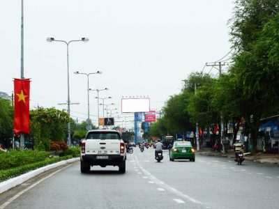 Billboard tại tiểu đảo đường 30 tháng 4, Vòng xoay Cầu Đầu Sấu, Cần Thơ