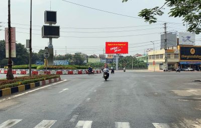 Billboard tại vòng xoay Lý Thái Tổ Mê Linh, Vĩnh Yên, Vĩnh Phúc