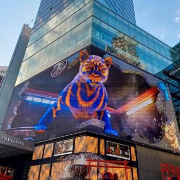 Hổ 3D khổng lồ trên biển quảng cáo của Tiger Beer mừng Tết 2022