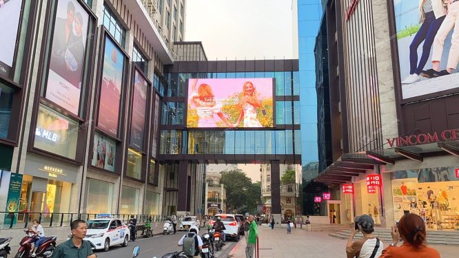 Freenbeck xuất hiện trên màn hình led quảng cáo ngoài trời tại Hà Nội